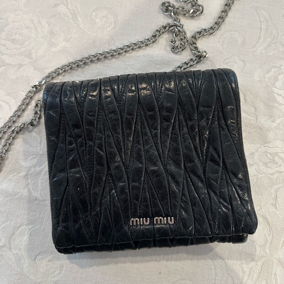 Miu Miu Black Matelasse Leather Crossbody Bag - Picture 2 of 3